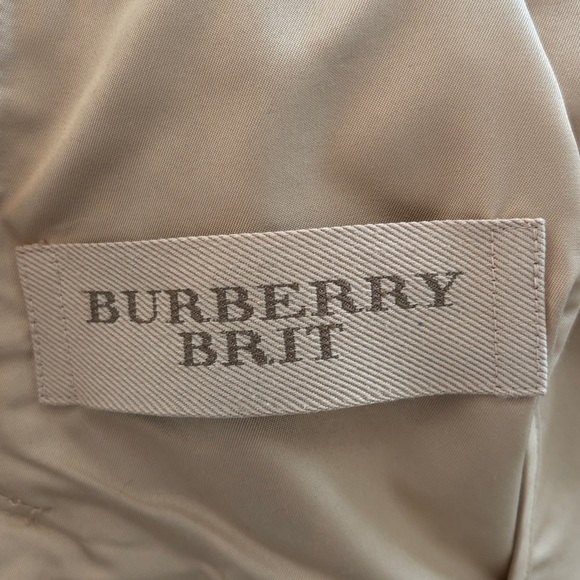 Women’s Burberry Beige Quilted Puffer Jacket - Picture 5 of 6